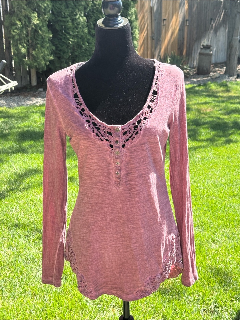 Women's Long-Sleeve Crochet Trim Henley Top - Mauve Pink